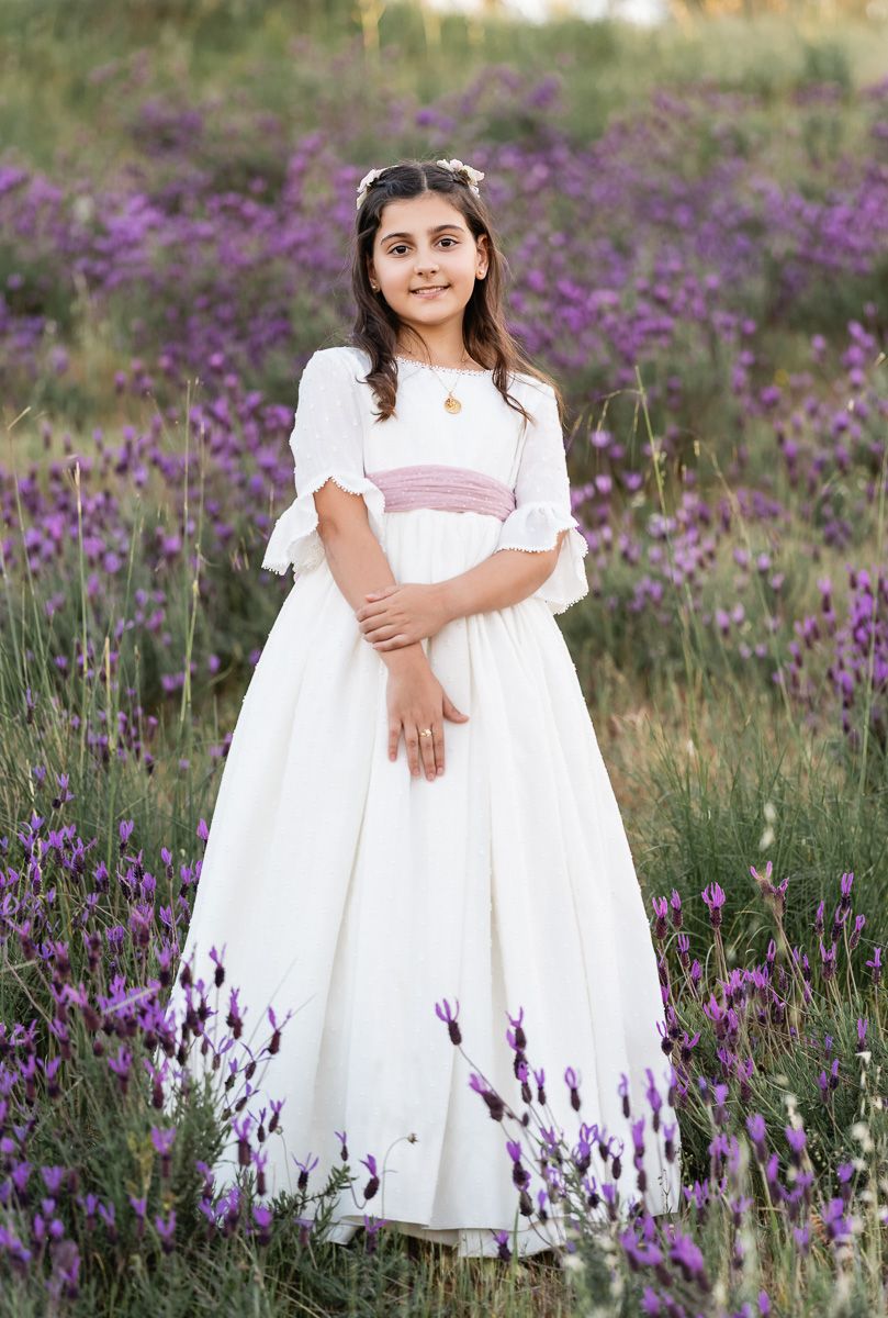 Niña de Comunión durante sesión al atardecer
