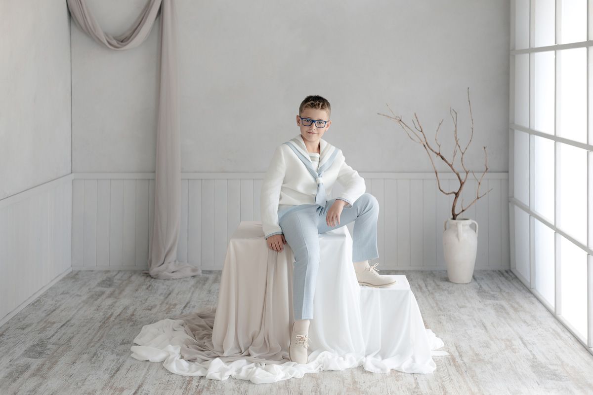 Niño de Comunión fotografiado en estudio en Mérida